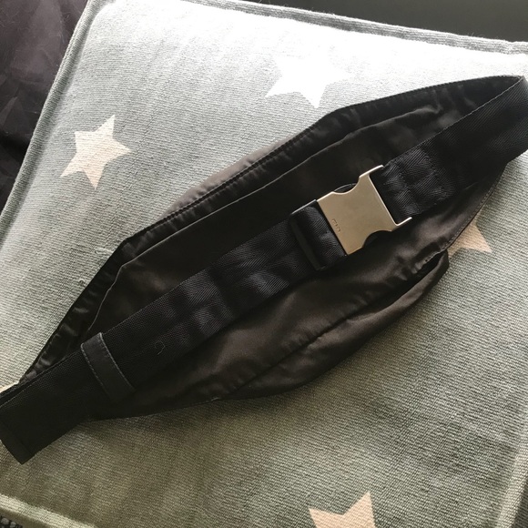 100% AUTH PRADA FANNY WAIST BELT BAG W/CARDS - Picture 5 of 8